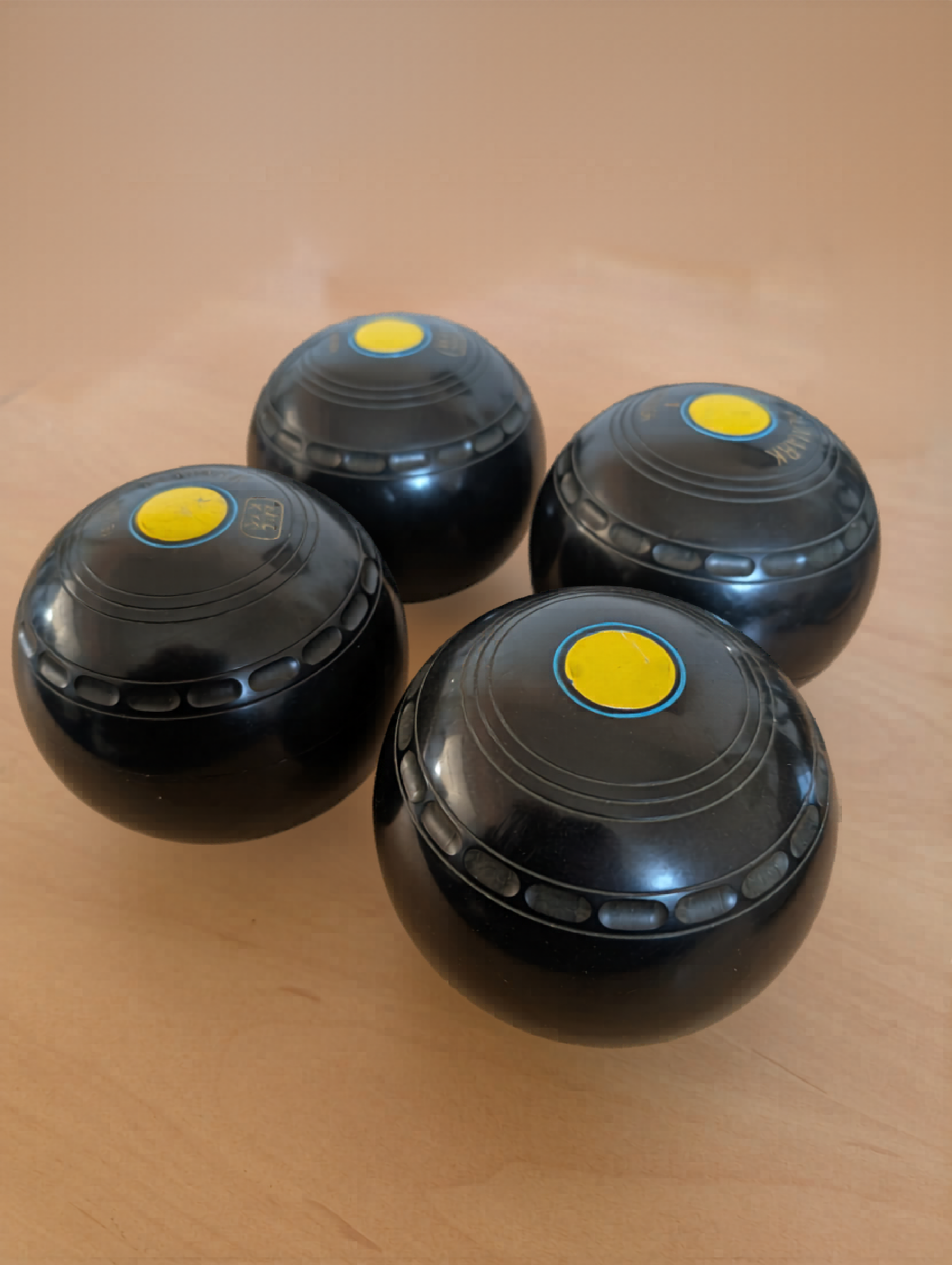 Almark Indoor Bowls Size 1 Heavy Bias – BIBC K99 – Set of 4
