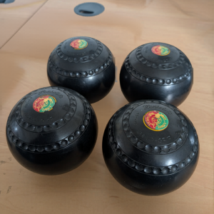 Henselite Super-Grip Lawn Bowls Set of 4 – Size 4 7/8 – Service BA – Used