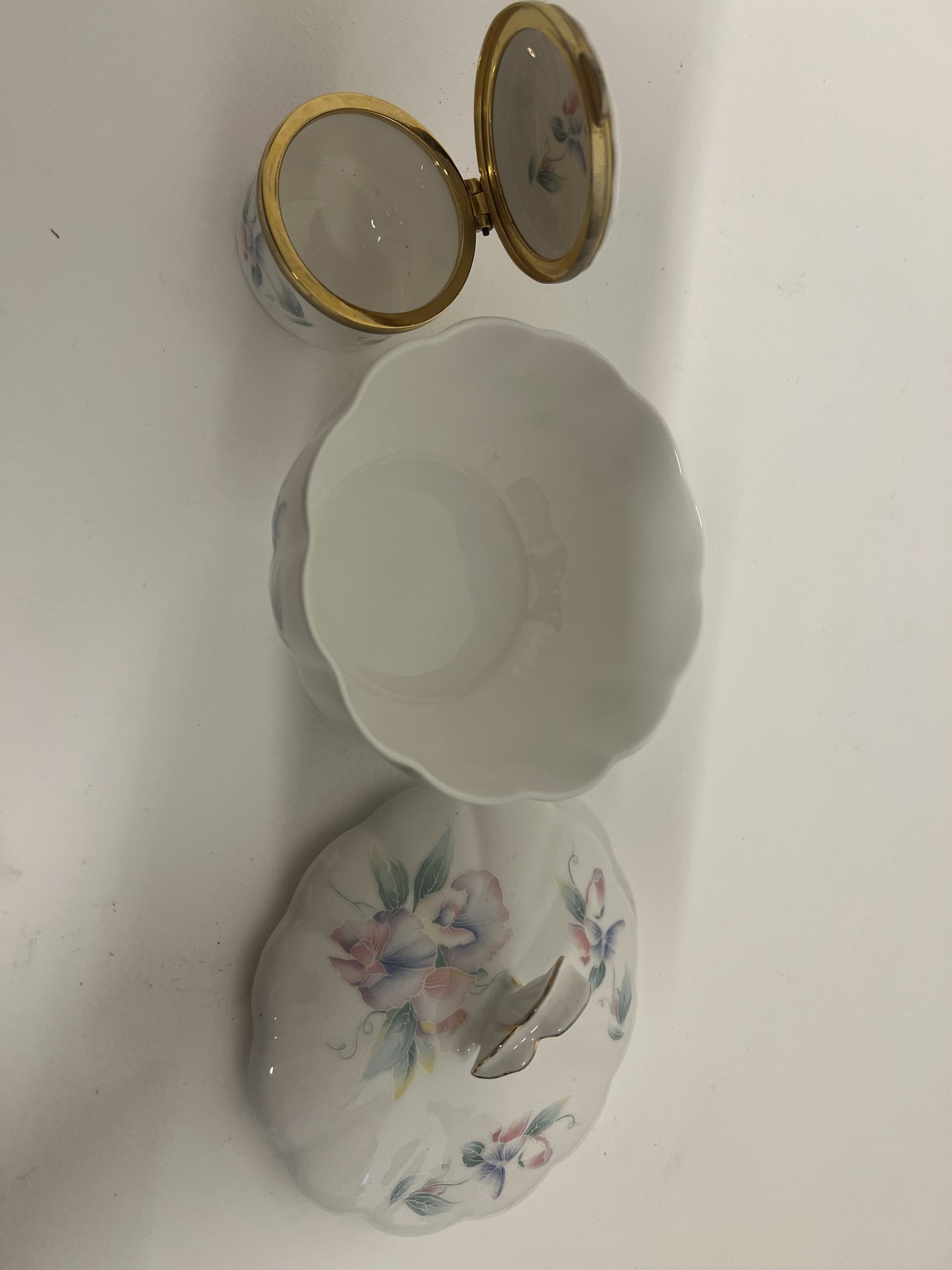 Aynsley “Little Sweetheart” Bone China Dressing Table Set – Trinket Pots & Bowl